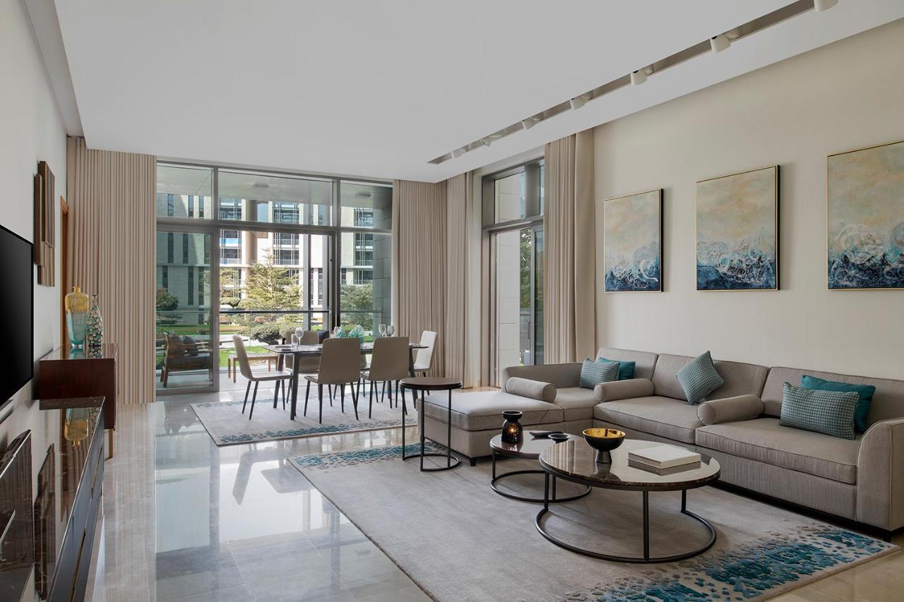 Banyan Tree Doha At La Cigale Mushaireb Экстерьер фото A living room at the Ritz-Carlton, DIFC