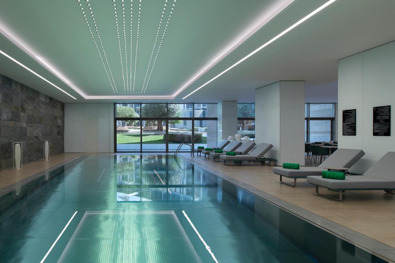 Banyan Tree Doha At La Cigale Mushaireb Экстерьер фото The swimming pool at the hotel